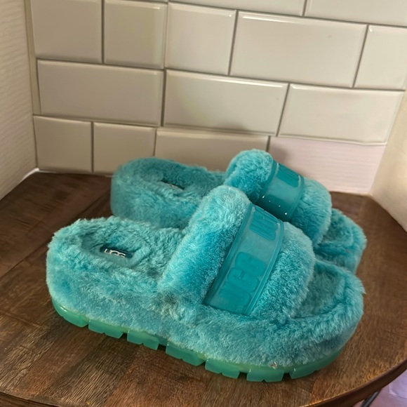 UGG Fluffita Slides - Picture 2 of 5